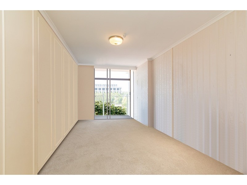 33 Thornton Street, Surfers Paradise QLD 4217