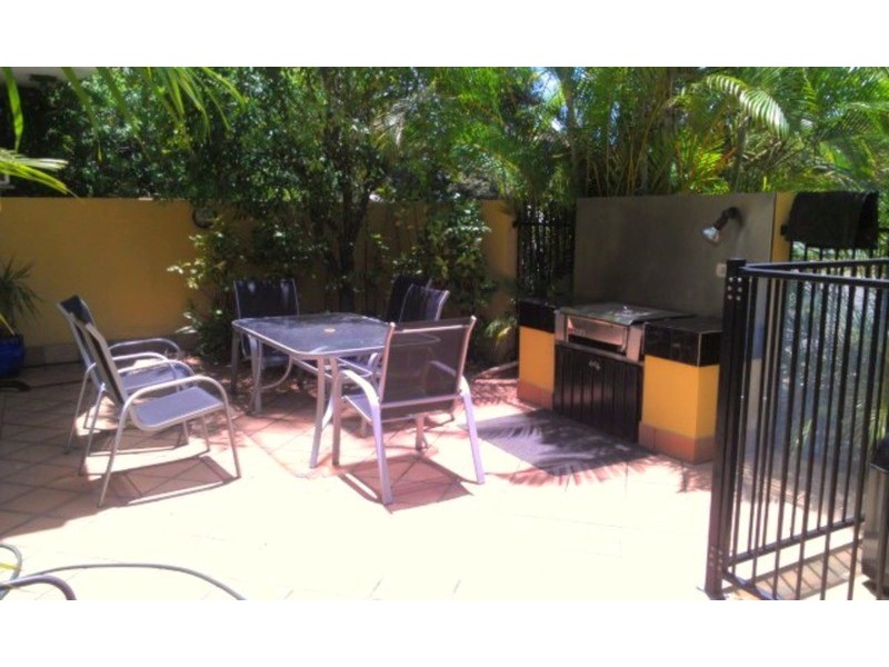 10 Bath Street, Labrador QLD 4215