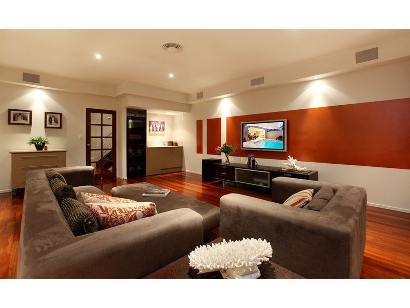 2/28 Armrick Avenue, Broadbeach QLD 4218