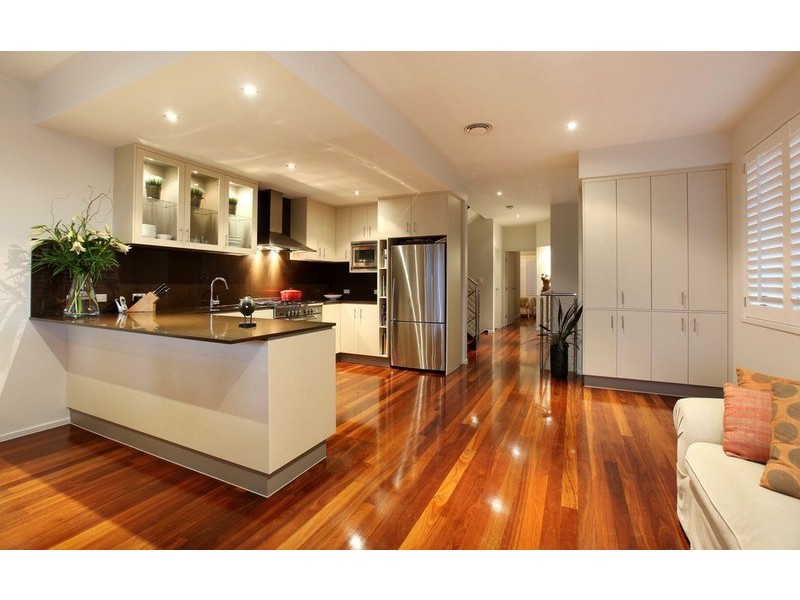 2/28 Armrick Avenue, Broadbeach QLD 4218