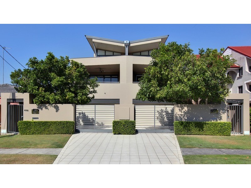 2/28 Armrick Avenue, Broadbeach QLD 4218