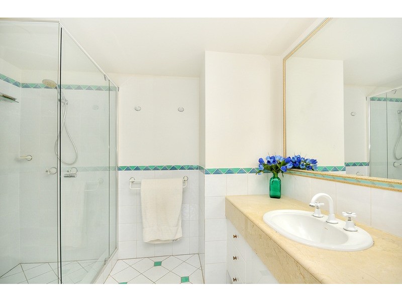 6 Moroccan View Avenue, Surfers Paradise QLD 4217