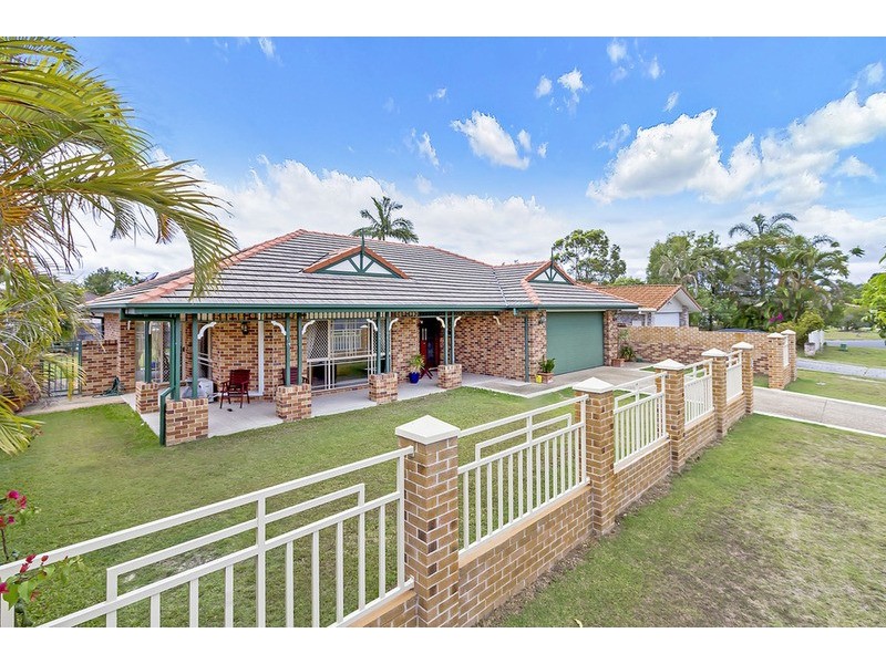 10 Tristan Court, Benowa QLD 4217