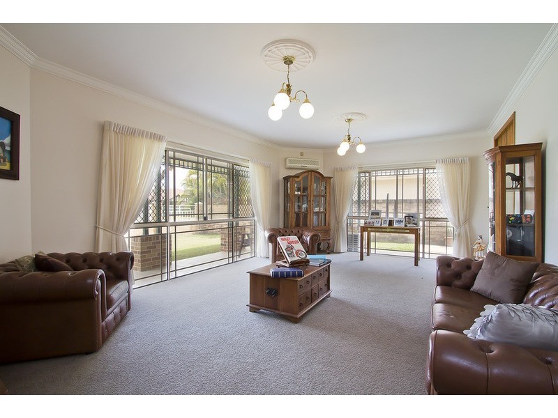 10 Tristan Court, Benowa QLD 4217