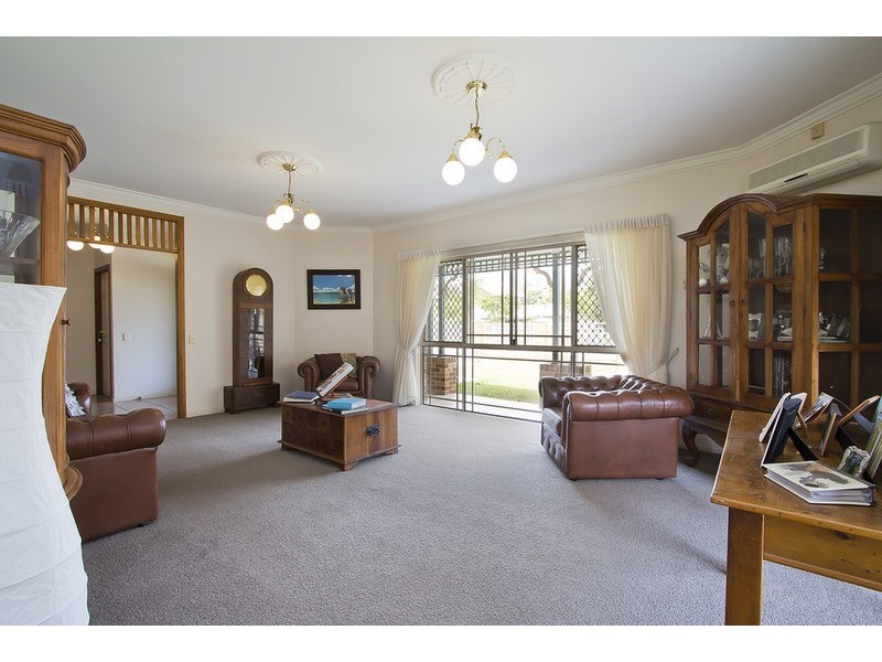 10 Tristan Court, Benowa QLD 4217