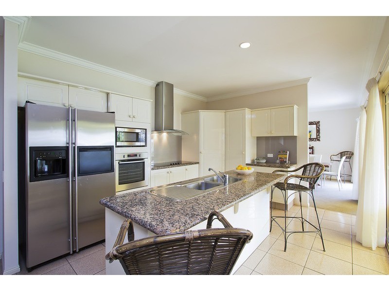 10 Tristan Court, Benowa QLD 4217