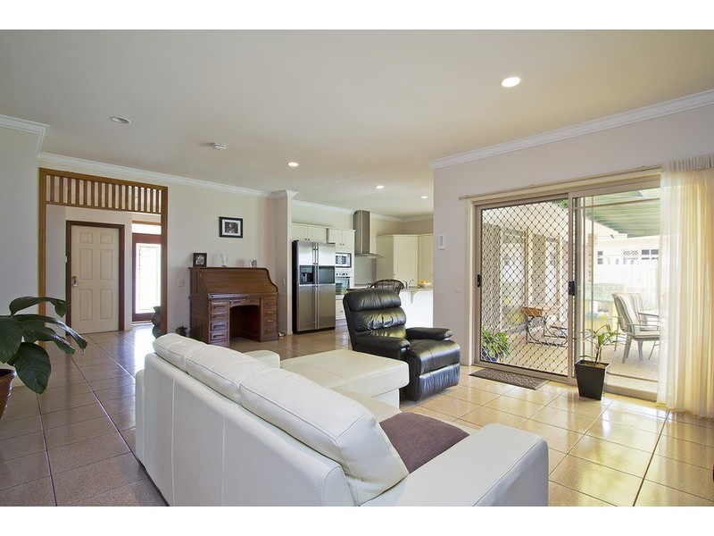 10 Tristan Court, Benowa QLD 4217