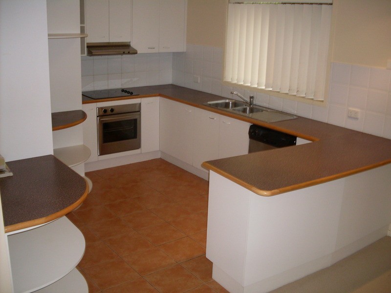 118 RIDGEWAY Avenue, Southport QLD 4215