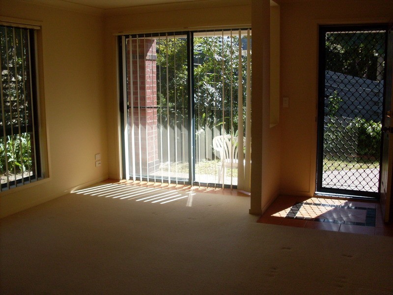 118 RIDGEWAY Avenue, Southport QLD 4215