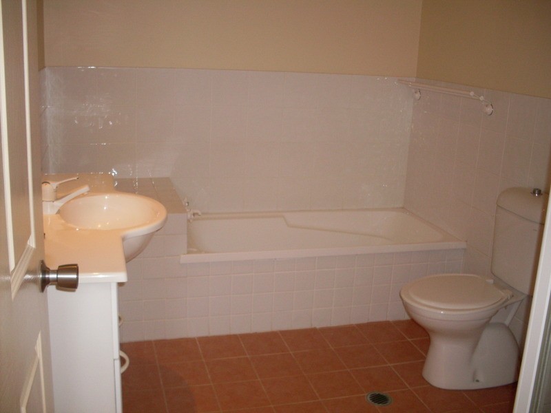 118 RIDGEWAY Avenue, Southport QLD 4215