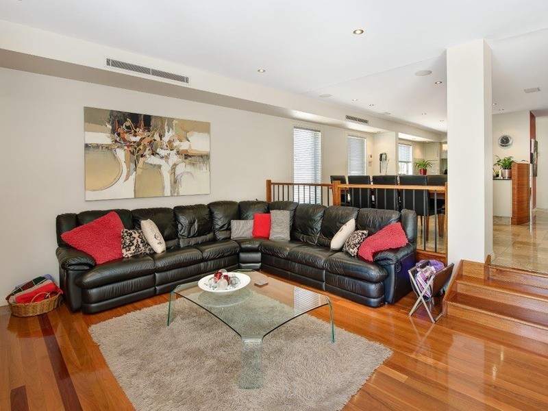 7 Greer Terrace, Southport QLD 4215