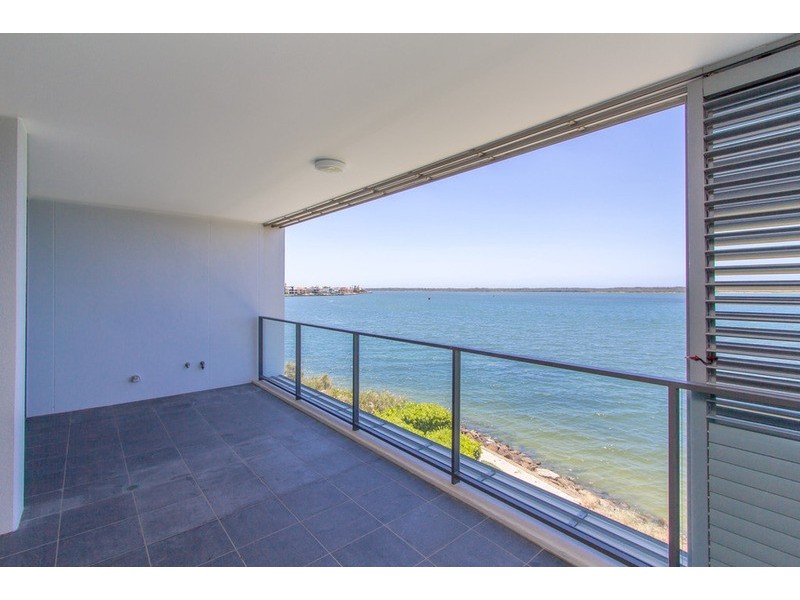 27203/2 Ephraim Island, Paradise Point QLD 4216