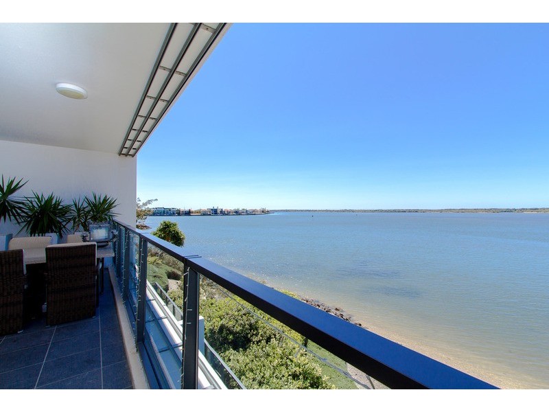 27203/2 Ephraim Island, Paradise Point QLD 4216