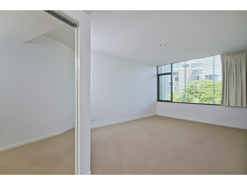 27203/2 Ephraim Island, Paradise Point QLD 4216
