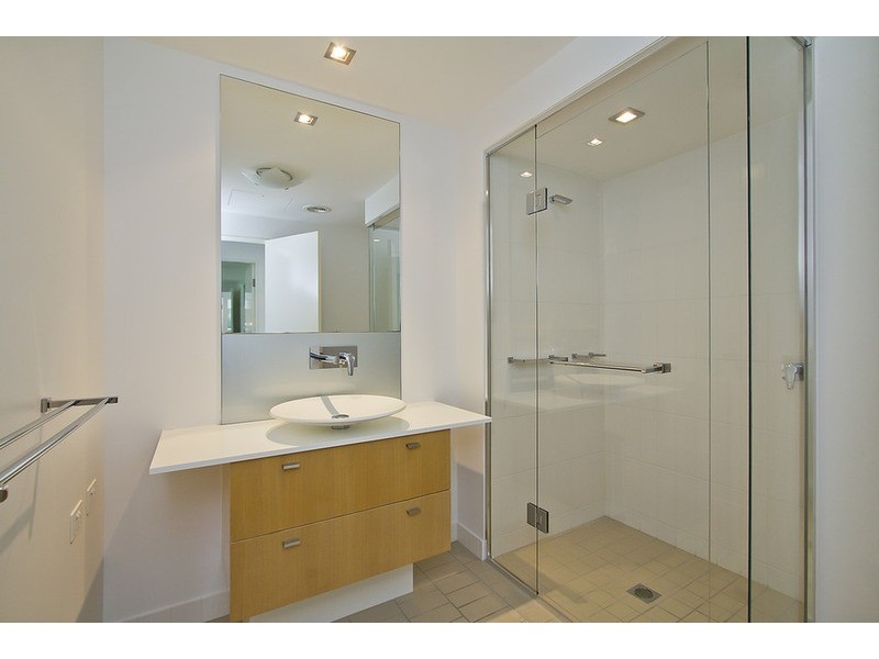 27203/2 Ephraim Island, Paradise Point QLD 4216