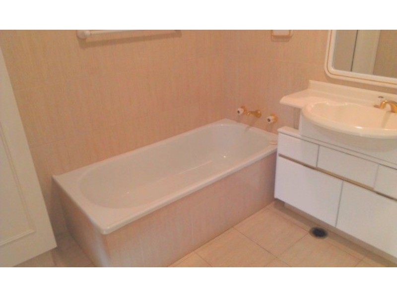 2 Riverview Parade, Surfers Paradise QLD 4217