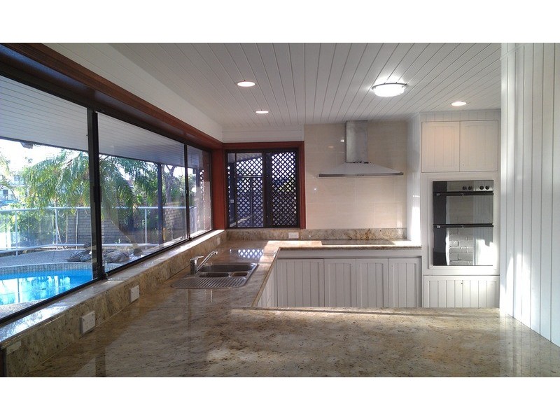 5 La Scala Court, Isle Of Capri QLD 4217