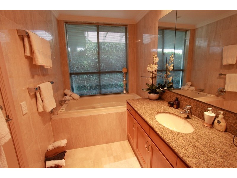 5105 Chalons Field, Benowa QLD 4217