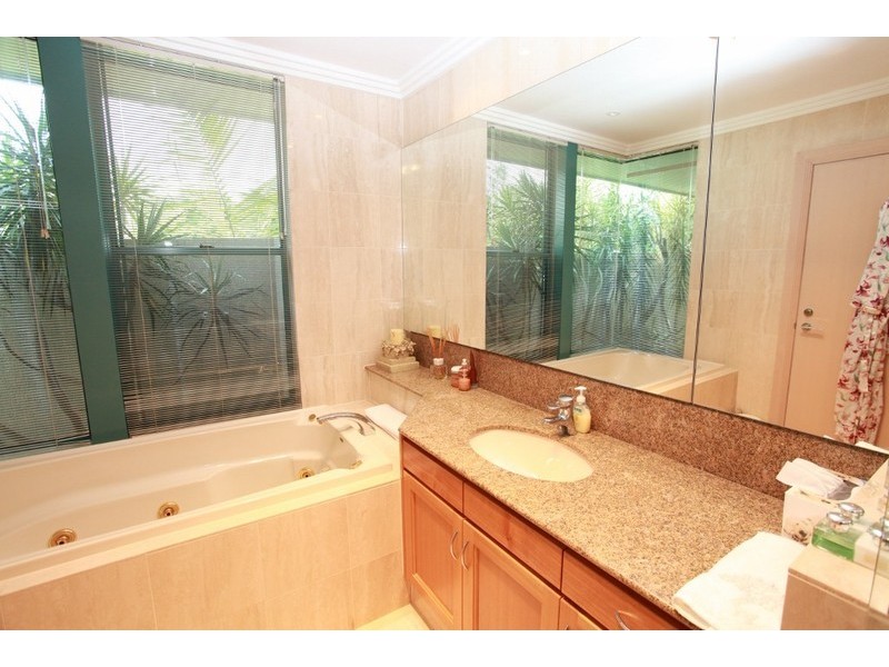 5105 Chalons Field, Benowa QLD 4217