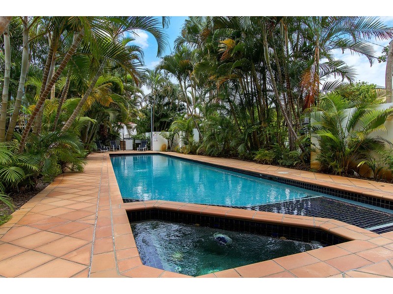 7-17 Purli Street, Chevron Island QLD 4217