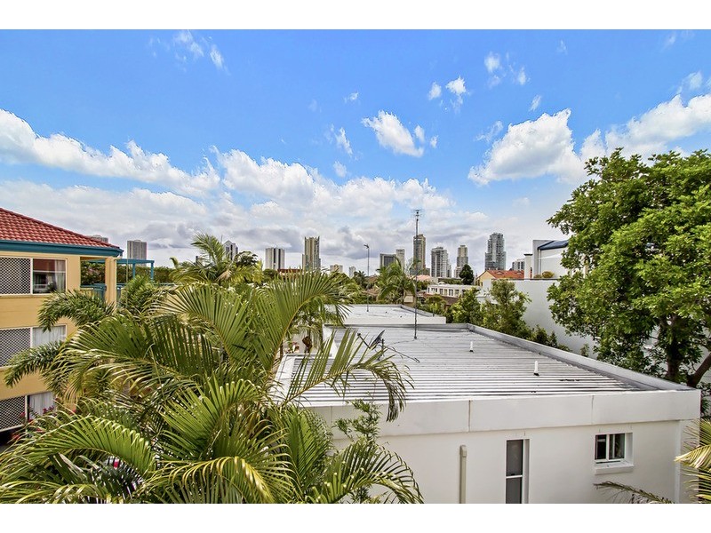 7-17 Purli Street, Chevron Island QLD 4217