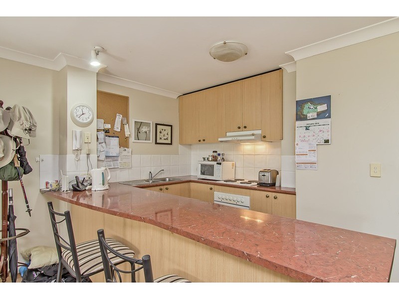 7-17 Purli Street, Chevron Island QLD 4217