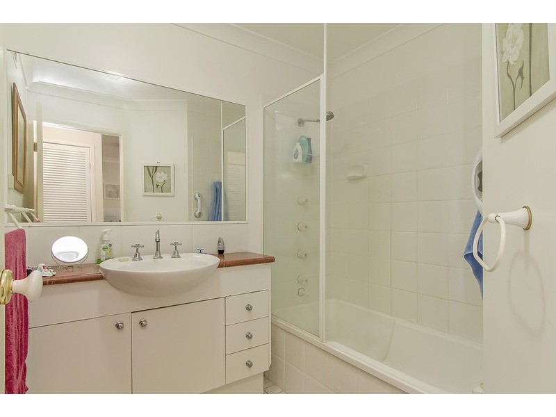 7-17 Purli Street, Chevron Island QLD 4217