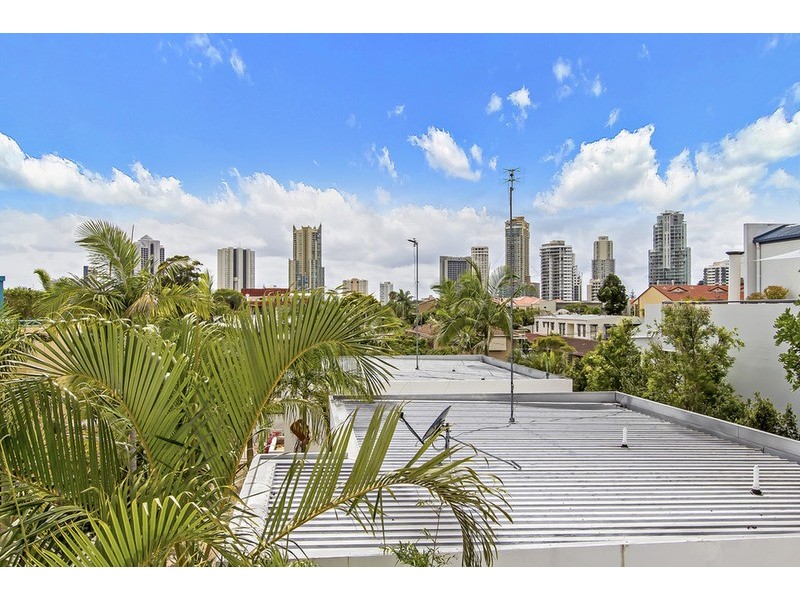 7-17 Purli Street, Chevron Island QLD 4217