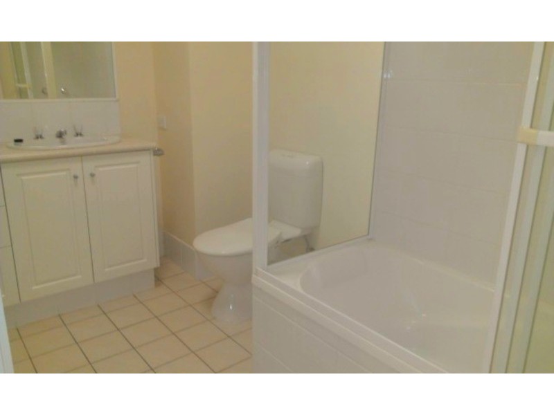 27 Walton Street, Southport QLD 4215