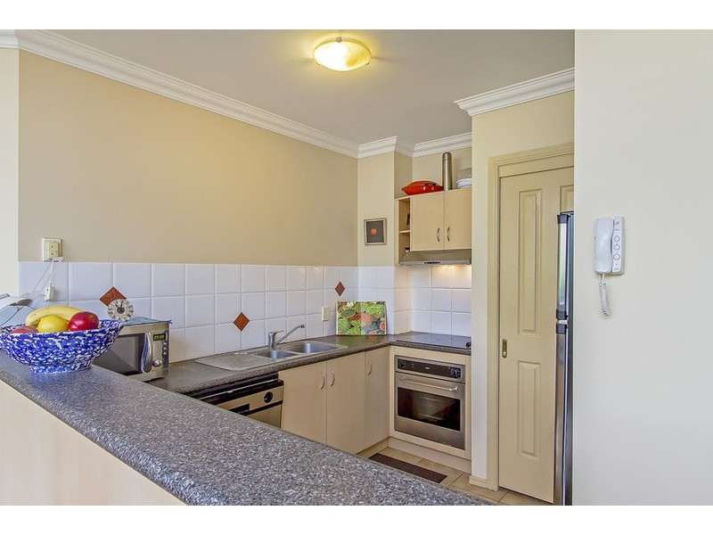 11/25 Chester Terrace, Southport QLD 4215