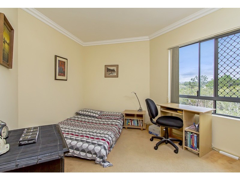 11/25 Chester Terrace, Southport QLD 4215