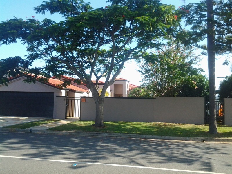 124 Amalfi Drive, Isle Of Capri QLD 4217