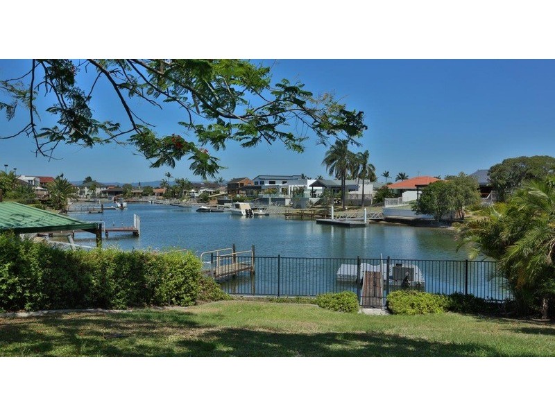 8 Bundall Road, Sorrento QLD 4217