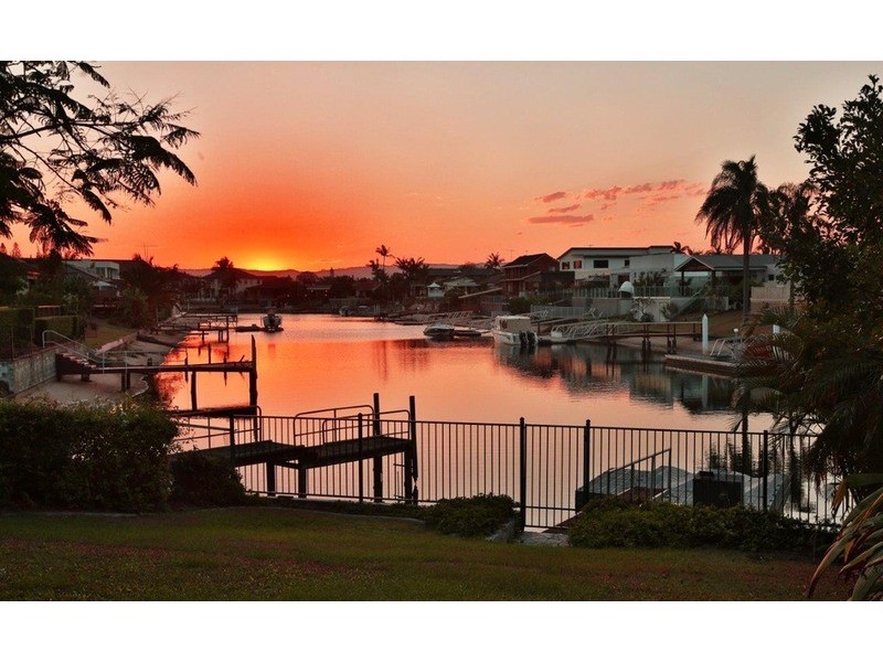 8 Bundall Road, Sorrento QLD 4217