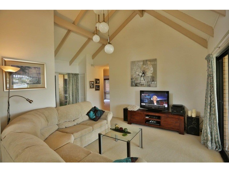 8 Bundall Road, Sorrento QLD 4217