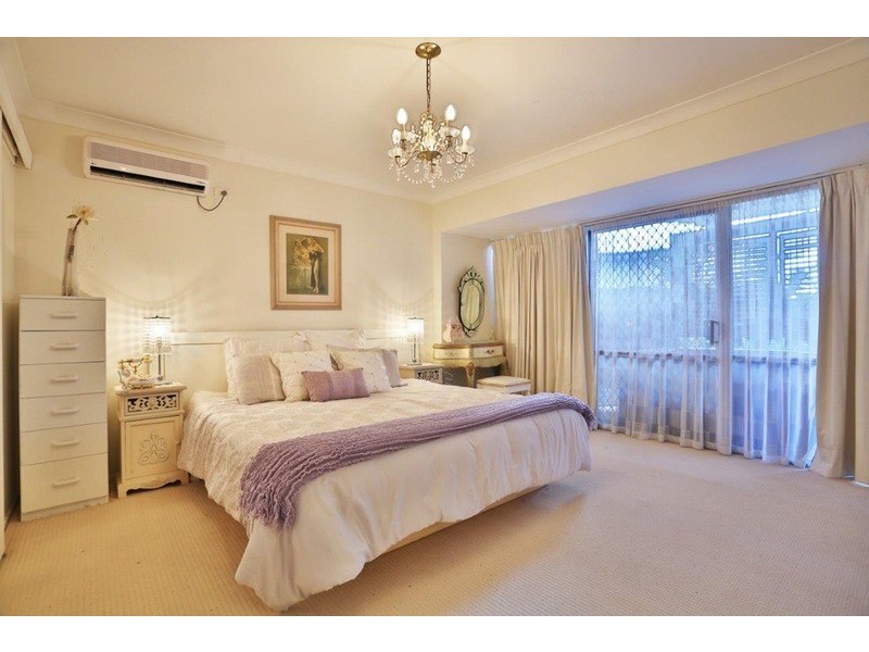 8 Bundall Road, Sorrento QLD 4217