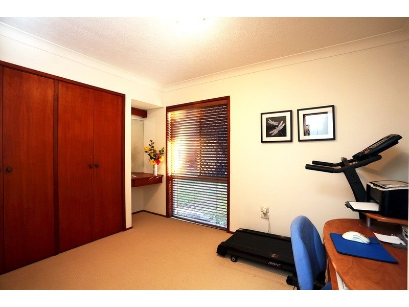 8 Bundall Road, Sorrento QLD 4217