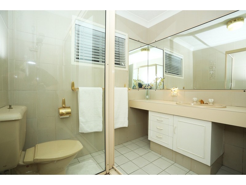 8 Bundall Road, Sorrento QLD 4217