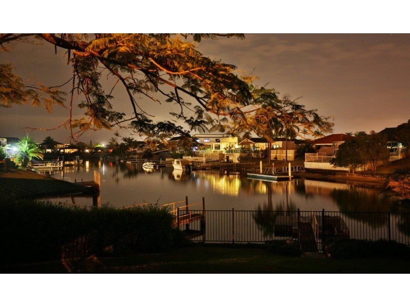 8 Bundall Road, Sorrento QLD 4217