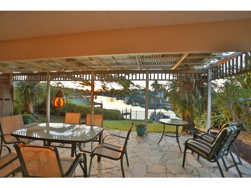 8 Bundall Road, Sorrento QLD 4217