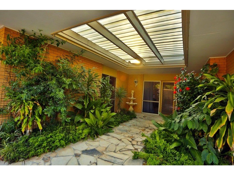 8 Bundall Road, Sorrento QLD 4217