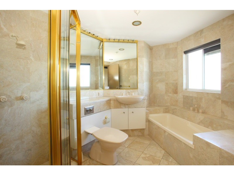 19 Riverview Parade, Surfers Paradise QLD 4217