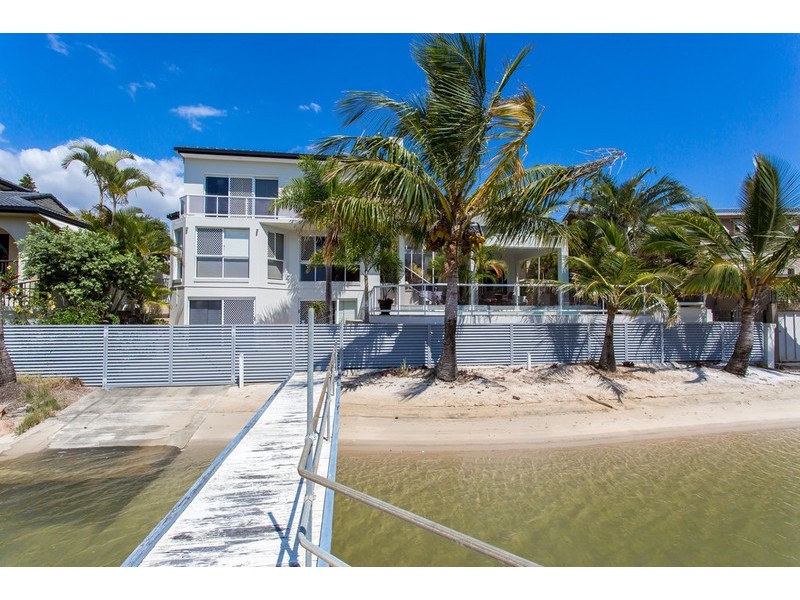 90 Commodore Drive, Paradise Waters QLD 4217