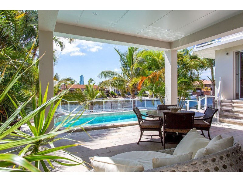 90 Commodore Drive, Paradise Waters QLD 4217