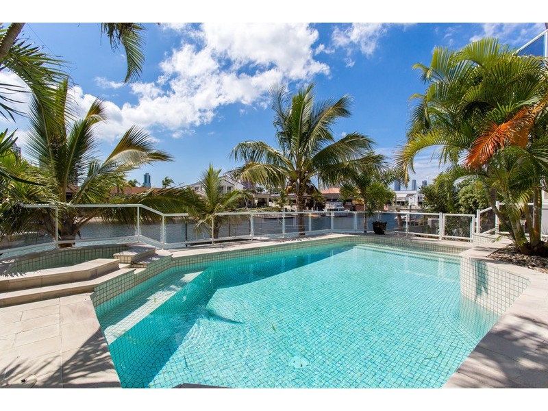 90 Commodore Drive, Paradise Waters QLD 4217