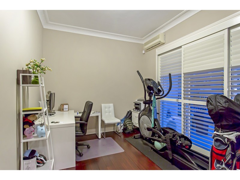 90 Commodore Drive, Paradise Waters QLD 4217