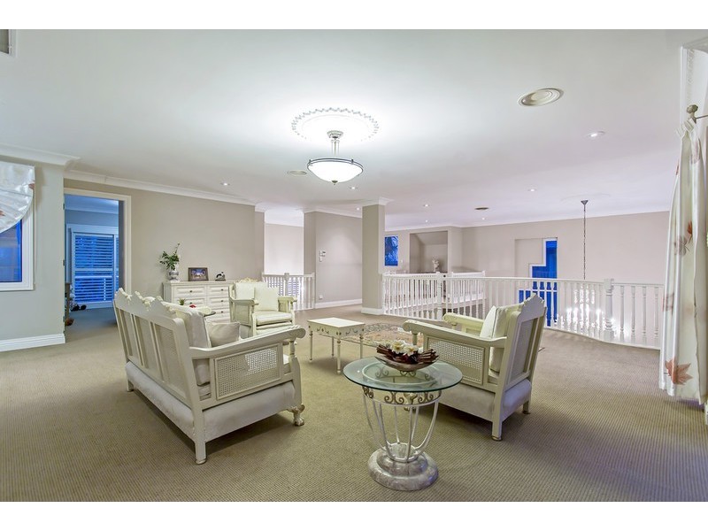 90 Commodore Drive, Paradise Waters QLD 4217