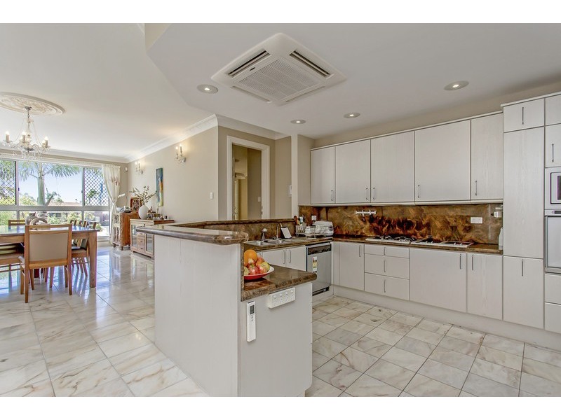 90 Commodore Drive, Paradise Waters QLD 4217