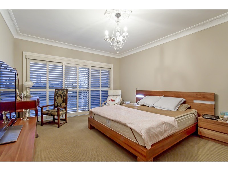 90 Commodore Drive, Paradise Waters QLD 4217