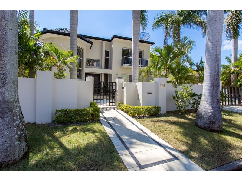 90 Commodore Drive, Paradise Waters QLD 4217